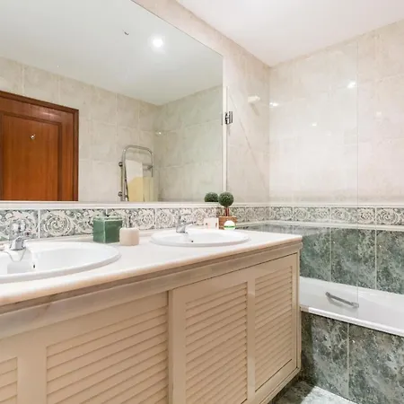 Vacation Retreat Near The #1920 Appartement Lagos